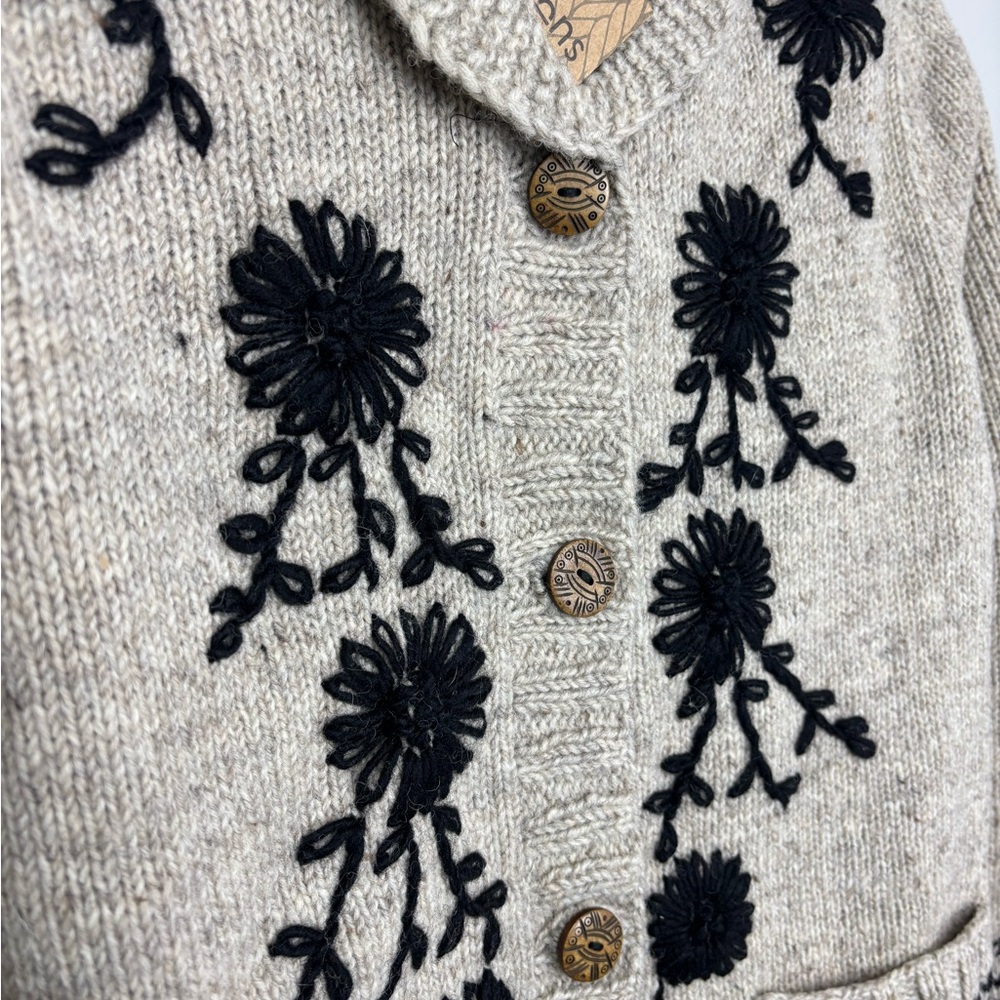 NWT Women’s Lost Horizons Hand Knit in Nepal Wool embroidered Cardigan Small - Picture 3 of 11